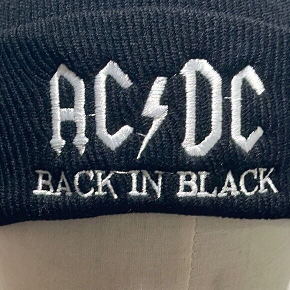 Brand New!! AC/DC Back in Black beanie - Picture 5 of 5